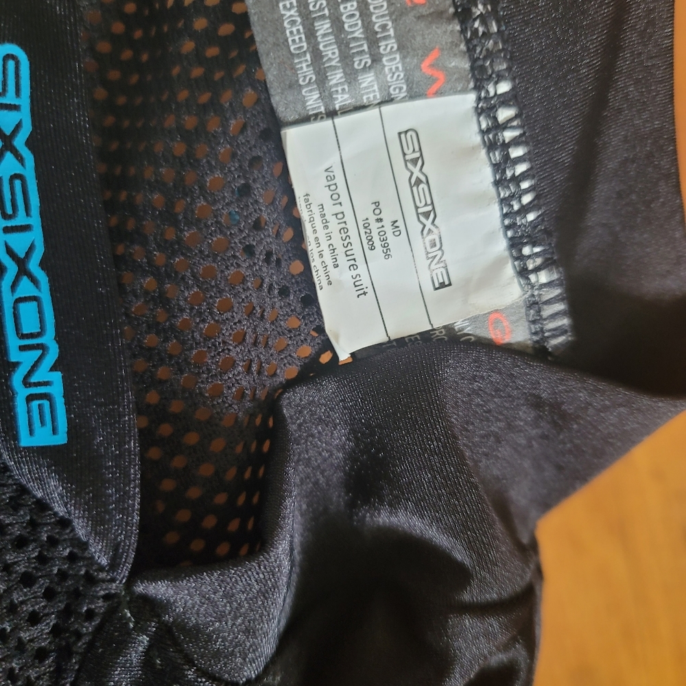 SIX SIX ONE Vapor Pressure Suit New W Tags - Picture 3 of 4